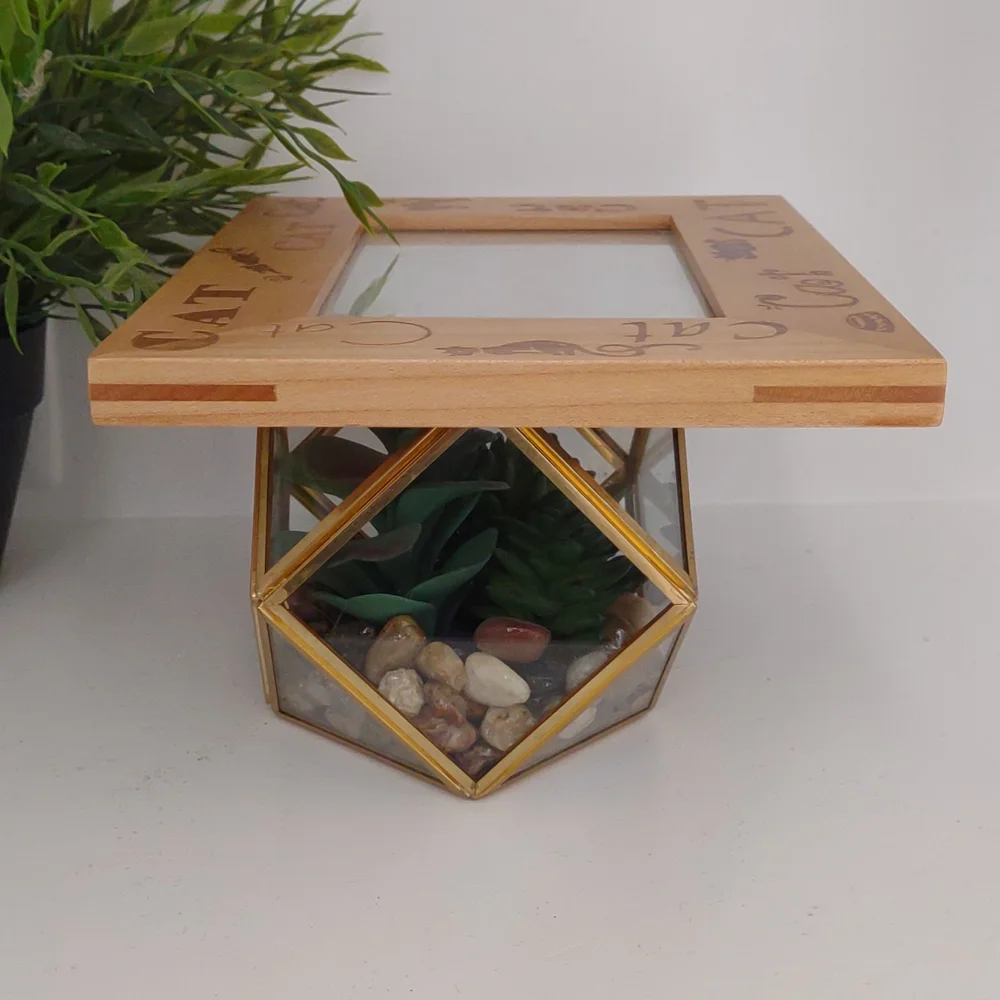 WOOD FRAME CAT
